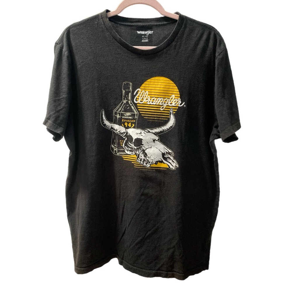 Wrangler Graphic Tee Tshirt size Large skull liquor bottle sunset logo GUC A23